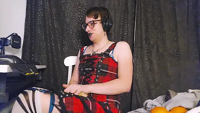 Snapshot of ArcadiaFrostLive chatting on 02.25.25 ArcadiaFrostLive online show from 02.25.25