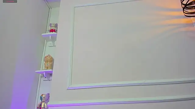 DaphneGlas online show from 03.21.25