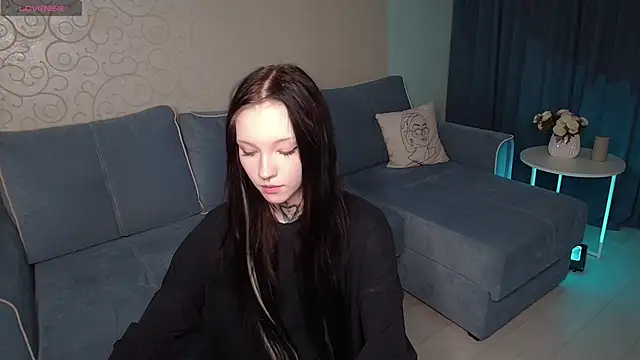 Snapshot of mefwhore chatting on 11.18.25 mefwhore online show from 11.18.25