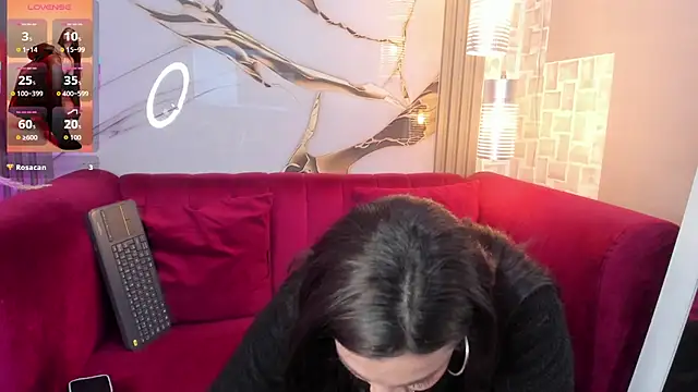 Bella williamss  online show from 11.06.25