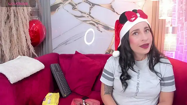 Snapshot of Bella_williamss_ chatting on 12.17.25 Bella williamss online show from 12.17.25