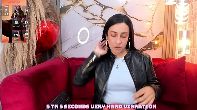 Snapshot of Bella_williamss_ chatting on 12.20.25 Bella williamss online show from 12.20.25