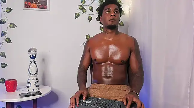 Snapshot of LOGAN_DRAKE chatting on 03.03.25 LOGAN DRAKE online show from 03.03.25