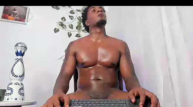 Snapshot of LOGAN_DRAKE chatting on 03.14.25 LOGAN DRAKE online show from 03.14.25