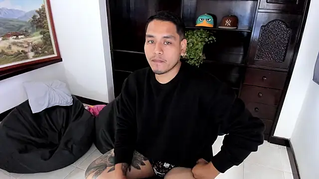 Snapshot of maxflurry_ chatting on 03.08.25 maxflurry online show from 03.08.25