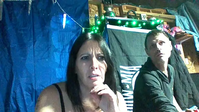 Snapshot of SillyRabbitz chatting on 12.16.25 SillyRabbitz online show from 12.16.25