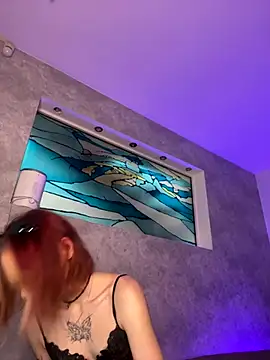 Snapshot of MeryWeaver chatting on 09.26.25 MeryWeaver online show from 09.26.25