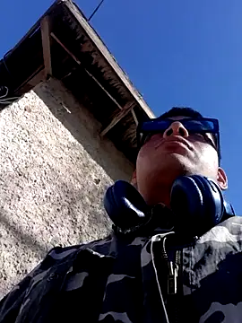 Snapshot of Elcabezhupas97 chatting on 10.29.25 Elcabezhupas97 online show from 10.29.25