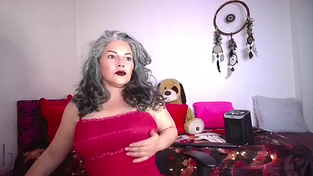 Victoria Lover online show from 01.13.26