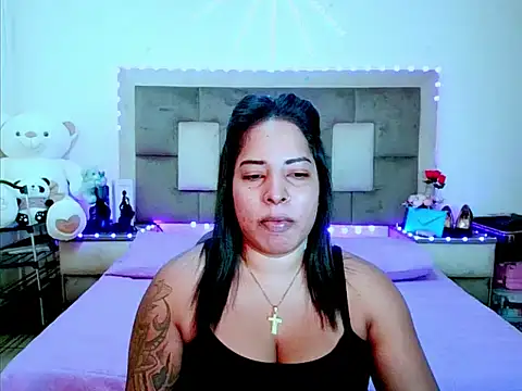 Snapshot of indiantopaz694u chatting on 05.27.26 indiantopaz694u online show from 05.27.26