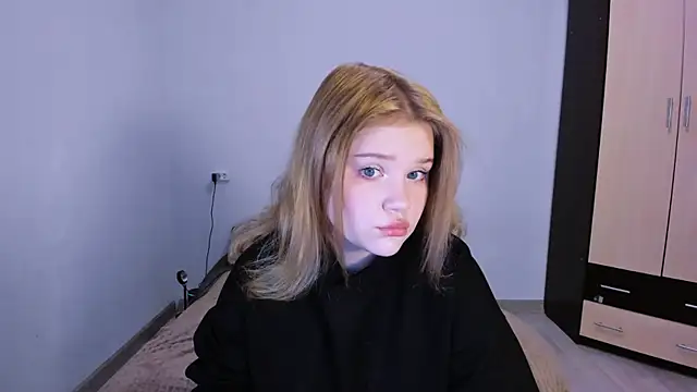 LaseyMoon online show from 11.23.25