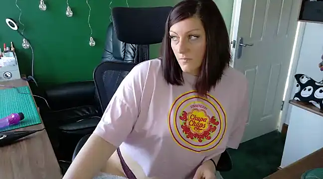 Snapshot of CurvyNolaMILFx chatting on 03.13.25 CurvyNolaMILFx online show from 03.13.25