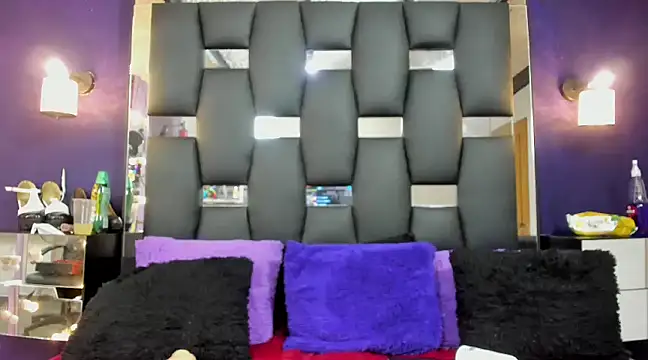 EMYCLARK01 online show from 03.18.25