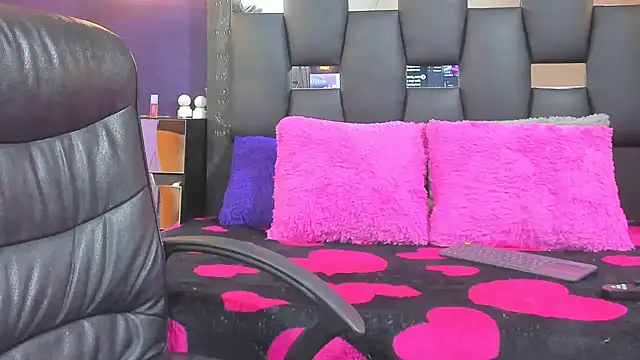 EMYCLARK01 online show from 05.01.26