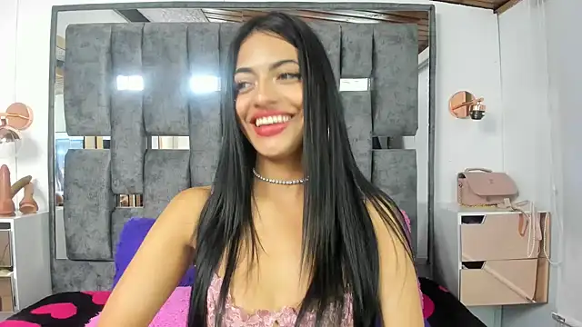 Snapshot of EMYCLARK01 chatting on 07.10.26 EMYCLARK01 online show from 07.10.26