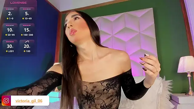 Snapshot of queen__violet chatting on 09.13.25 queen violet online show from 09.13.25