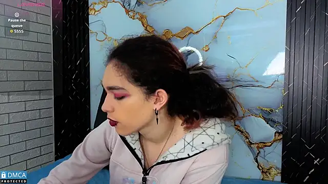 MaeveKuro online show from 12.22.25