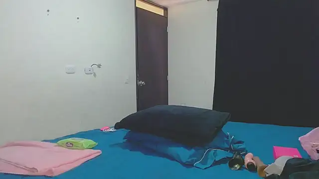 Snapshot of roxanasexy2025 chatting on 11.25.25 roxanasexy2025 online show from 11.25.25