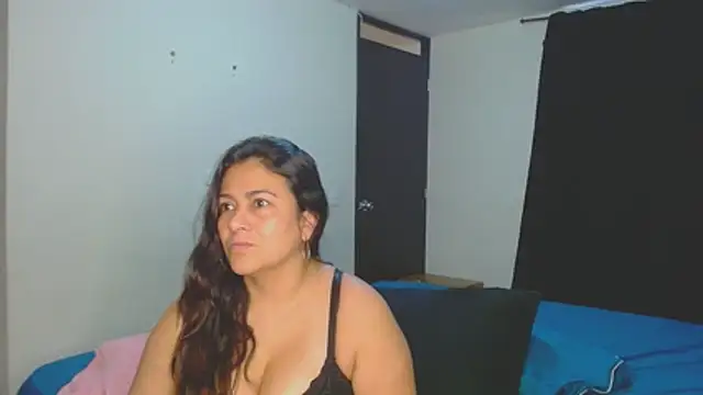 Snapshot of roxanasexy2025 chatting on 12.05.25 roxanasexy2025 online show from 12.05.25