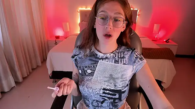 Emily Warren  online show from 10.03.25