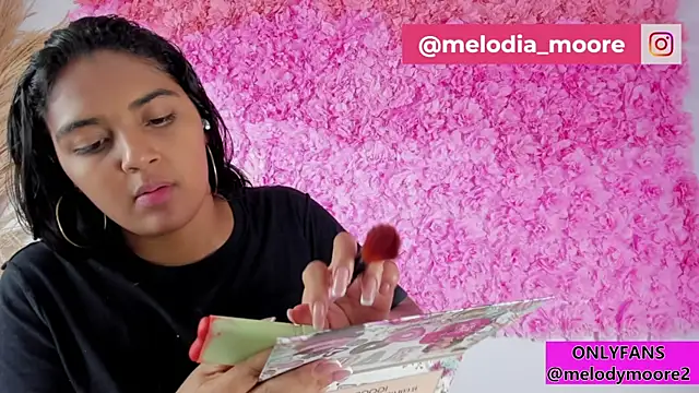 Melodymoore  online show from 11.19.25