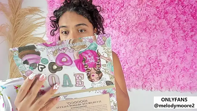 Snapshot of Melodymoore_ chatting on 12.18.25 Melodymoore online show from 12.18.25