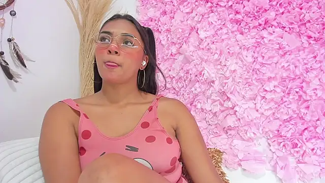 Snapshot of Melodymoore_ chatting on 02.05.26 Melodymoore online show from 02.05.26