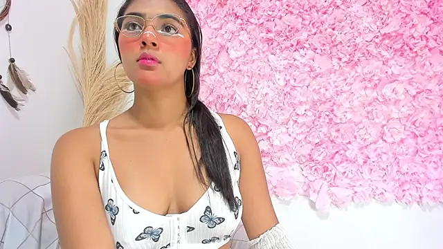 Snapshot of Melodymoore_ chatting on 02.14.26 Melodymoore online show from 02.14.26