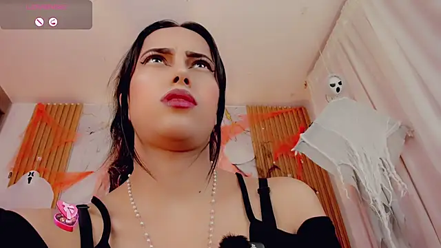 Snapshot of ValeriCardenas chatting on 10.29.25 ValeriCardenas online show from 10.29.25