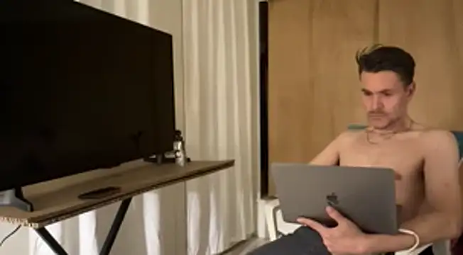 Snapshot of webtonight chatting on 02.25.25 webtonight online show from 02.25.25