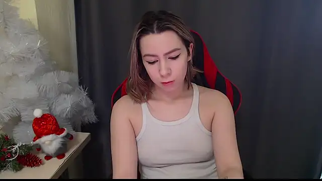 Snapshot of meganluss chatting on 12.23.25 meganluss online show from 12.23.25