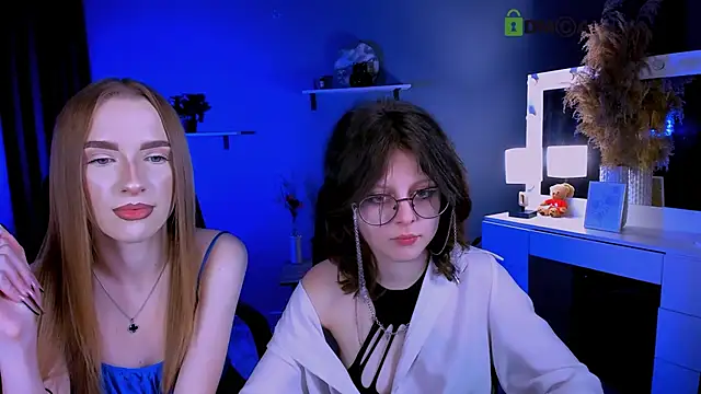 Snapshot of doll_vey chatting on 09.29.25 doll vey online show from 09.29.25
