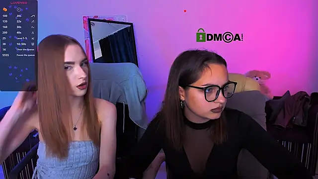 Snapshot of doll_vey chatting on 10.13.25 doll vey online show from 10.13.25