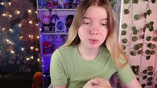 Strawberry juli online show from 02.28.25