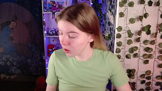 Strawberry juli online show from 03.04.25