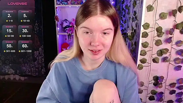 Strawberry juli online show from 03.22.25