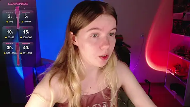 Strawberry juli online show from 10.07.25