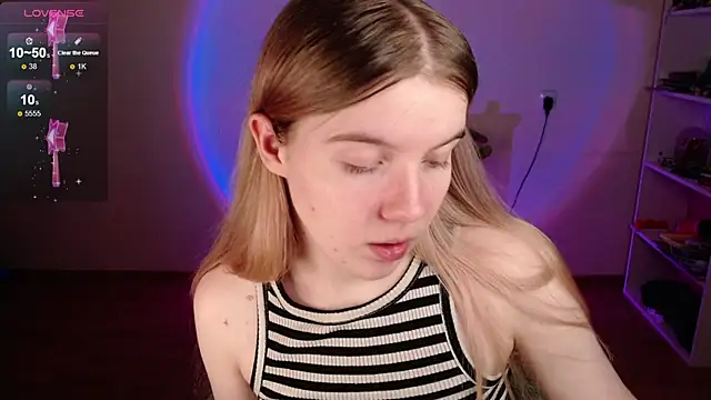 Strawberry juli online show from 04.21.26
