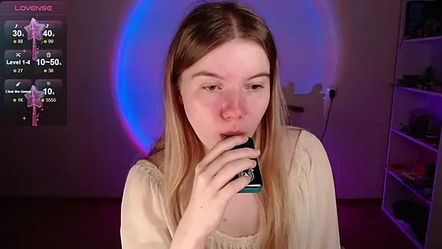 Strawberry juli online show from 05.04.26