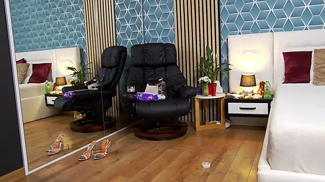 zoeylarkens online show from 02.25.25