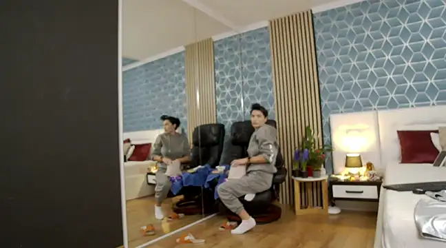 zoeylarkens online show from 02.28.25