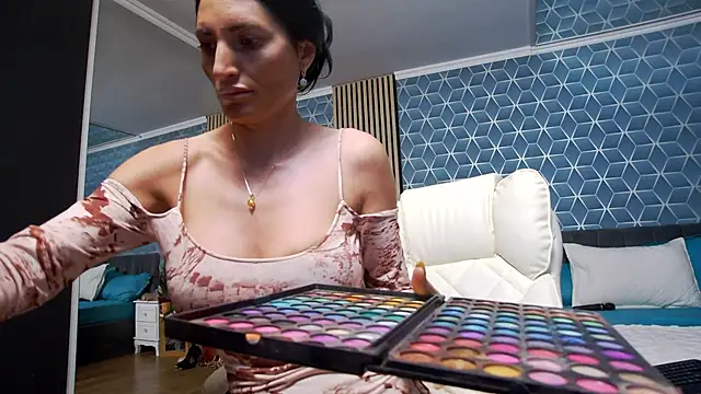 zoeylarkens online show from 11.13.25