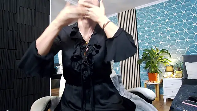 zoeylarkens online show from 11.27.25