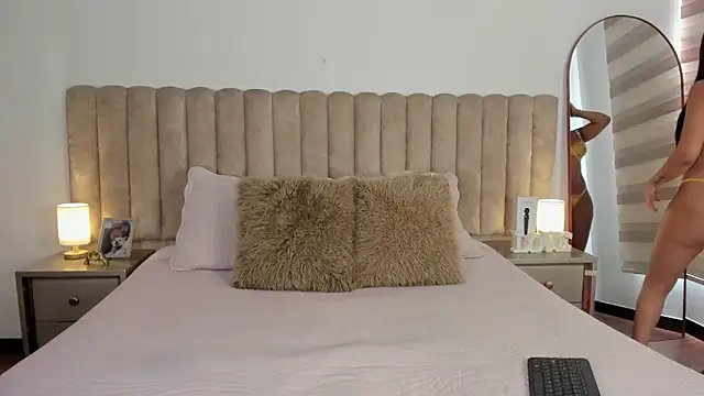 Sophie Restrepo online show from 03.02.26