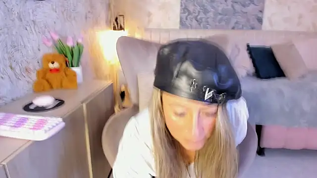 Liannaa  online show from 02.24.26