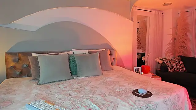 Elizabeth clark  online show from 11.14.25