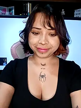 Snapshot of Akame_yumi chatting on 11.03.25 Akame yumi online show from 11.03.25