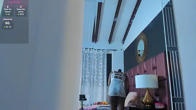 Snapshot of RitaGibsonn chatting on 10.30.25 RitaGibsonn online show from 10.30.25