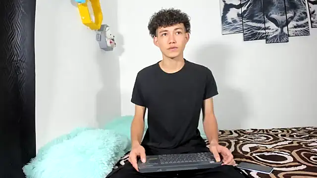 Snapshot of Maxxi_hot23 chatting on 03.15.25 Maxxi hot23 online show from 03.15.25