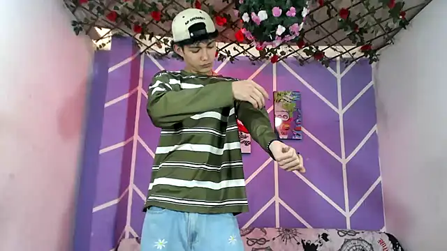 Snapshot of Maxxi_hot23 chatting on 09.08.25 Maxxi hot23 online show from 09.08.25